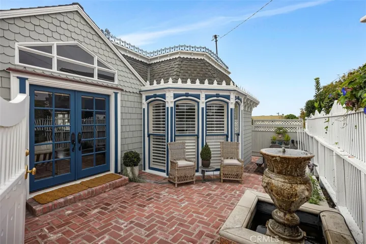 Front courtyard with water fountain feature to relax and enjoy.