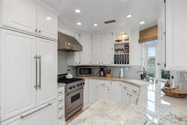 Plenty of work prep space in this kitchen.