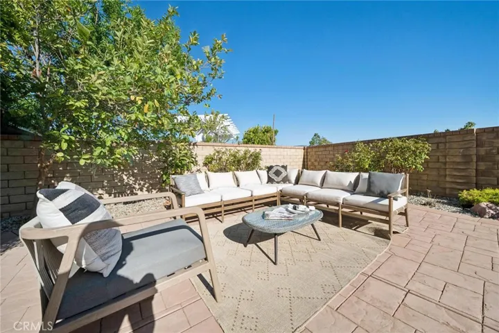 22384 Riverstream Court, Saugus, California 91350