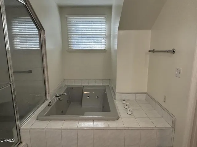 Bathroom 2b