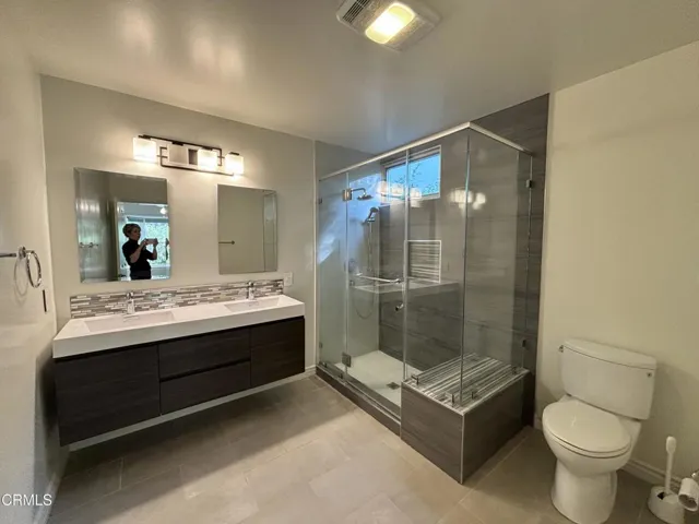 Bathroom 1c