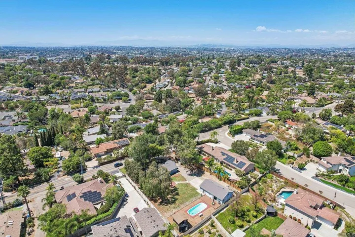 916 Sunset Dr, Vista, California 92081