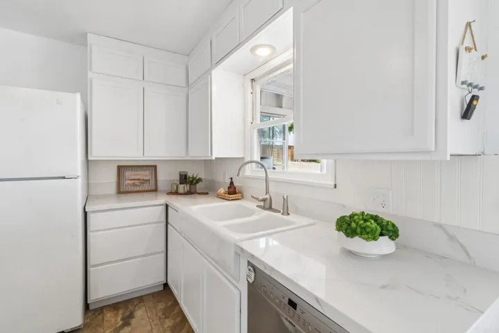 916 Sunset Dr, Vista, California 92081