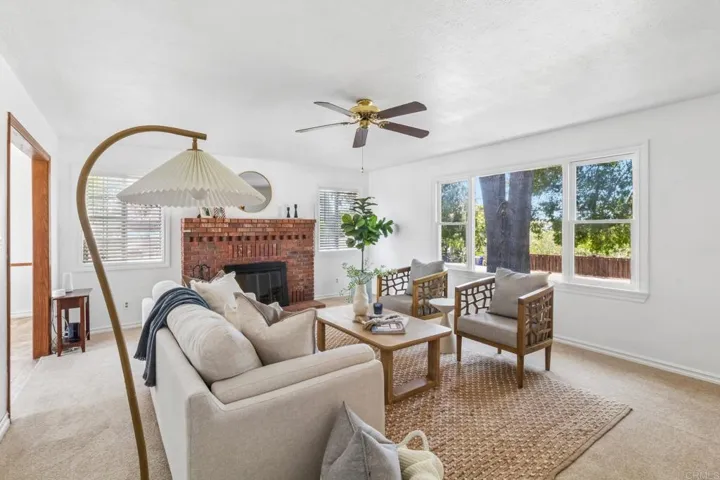 916 Sunset Dr, Vista, California 92081