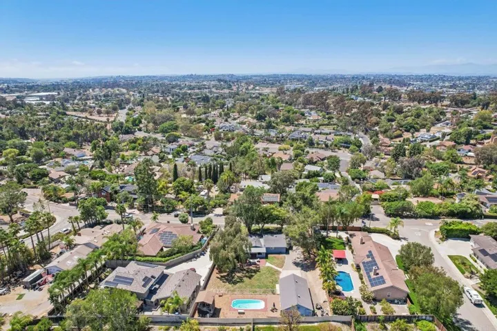 916 Sunset Dr, Vista, California 92081