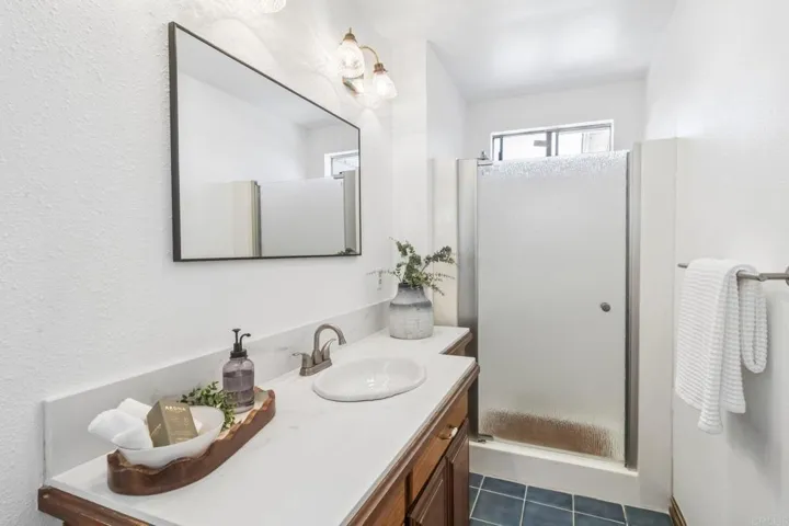 916 Sunset Dr, Vista, California 92081
