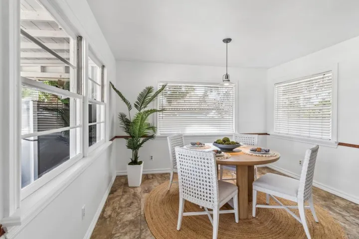 916 Sunset Dr, Vista, California 92081