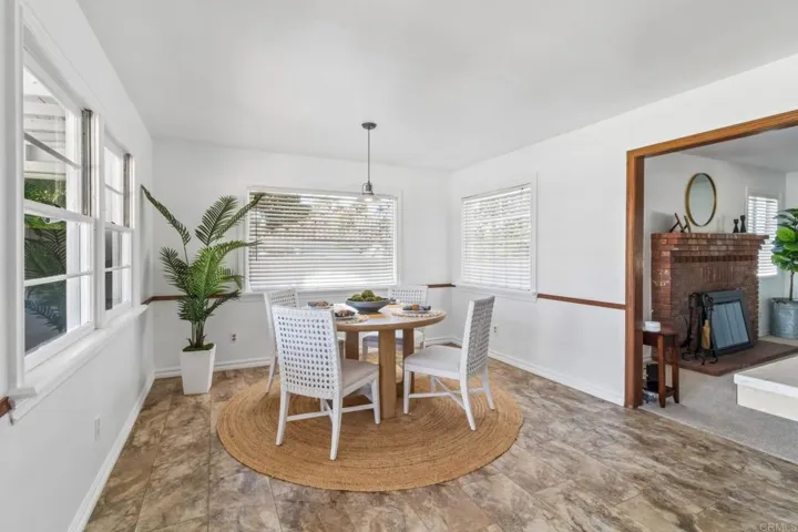 916 Sunset Dr, Vista, California 92081