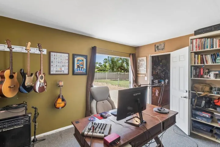 916 Sunset Dr, Vista, California 92081