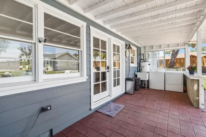 916 Sunset Dr, Vista, California 92081
