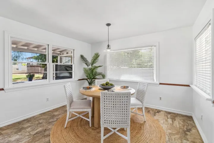 916 Sunset Dr, Vista, California 92081