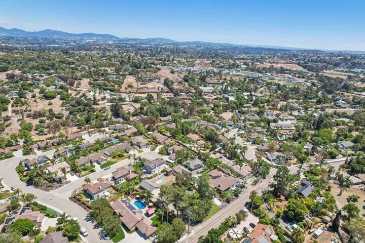 916 Sunset Dr, Vista, California 92081