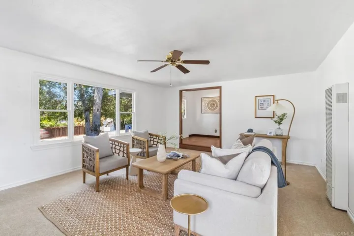 916 Sunset Dr, Vista, California 92081
