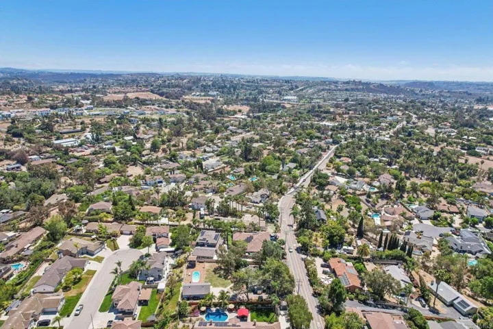 916 Sunset Dr, Vista, California 92081
