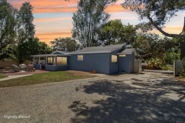 916 Sunset Dr, Vista, California 92081