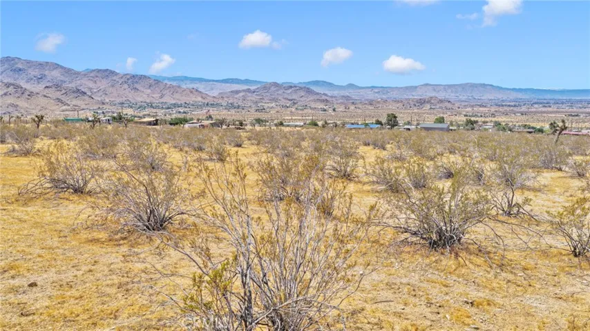 1 Susie Lane, Apple Valley, California 92307