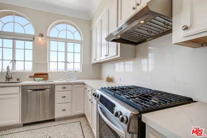 450 N Rossmore Avenue 1002, Los Angeles, California 90004