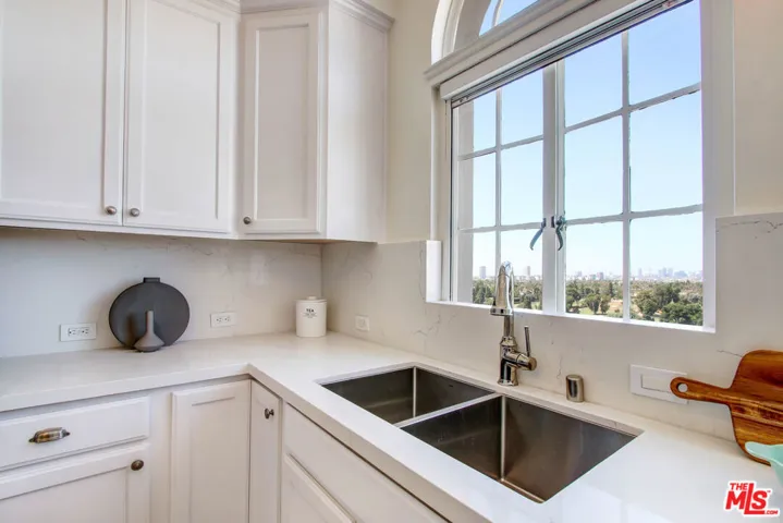 450 N Rossmore Avenue 1002, Los Angeles, California 90004