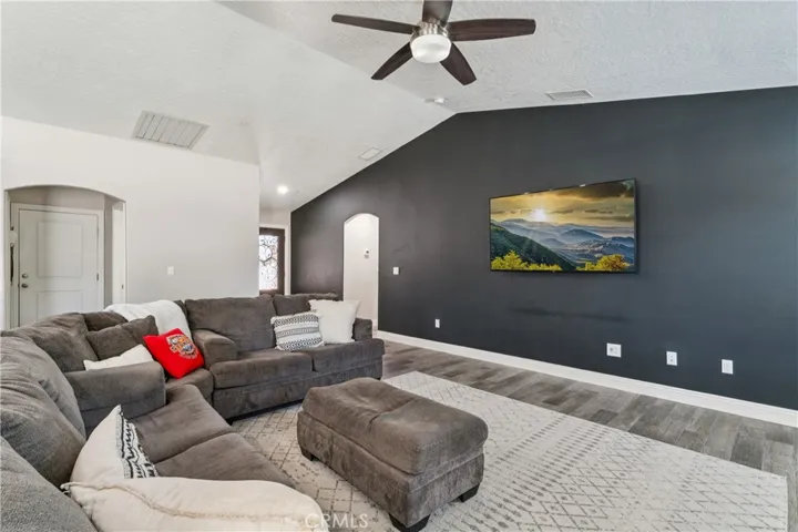 18103 Manzanita, Hesperia, California 92345