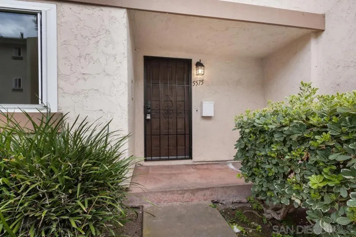 5575 Caminito Roberto, San Diego, California 92111