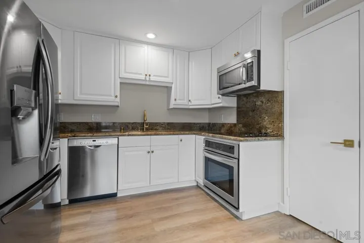 5575 Caminito Roberto, San Diego, California 92111