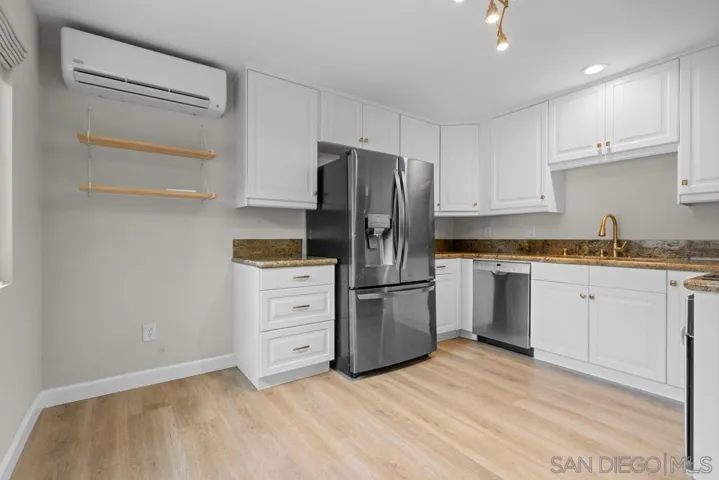 5575 Caminito Roberto, San Diego, California 92111