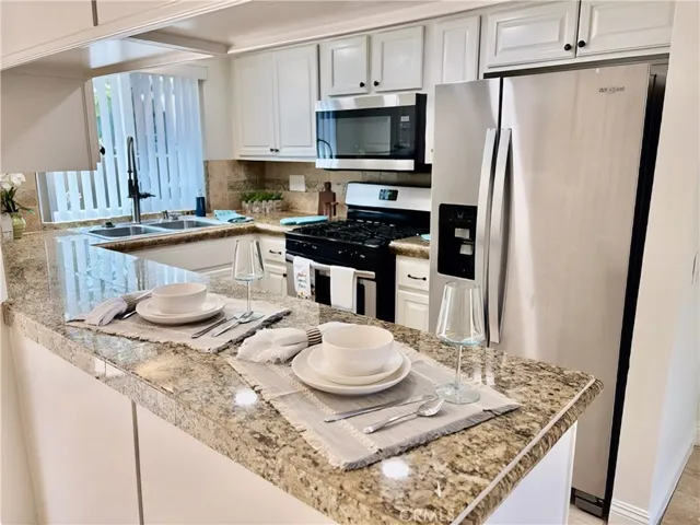 2558 Orange Avenue F, Costa Mesa, California 92627