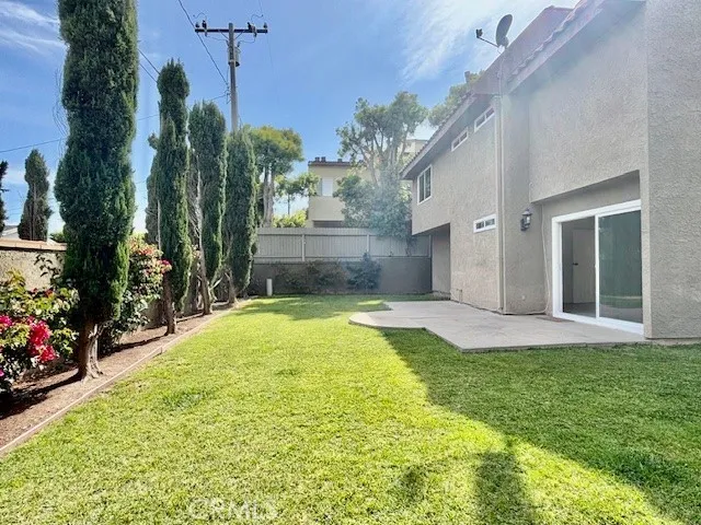 2558 Orange Avenue F, Costa Mesa, California 92627