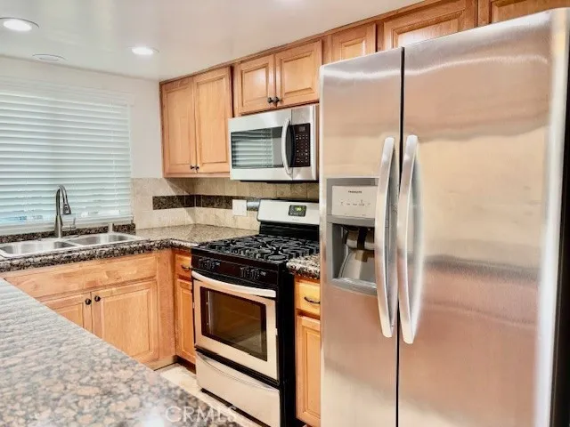 2558 Orange Avenue F, Costa Mesa, California 92627
