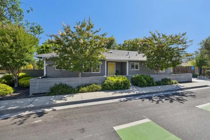 3131 Alameda De Las Pulgas, Menlo Park, California 94025