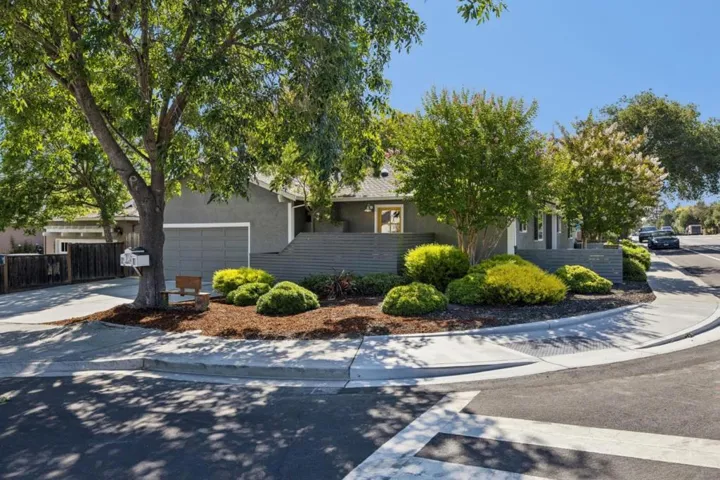 3131 Alameda De Las Pulgas, Menlo Park, California 94025