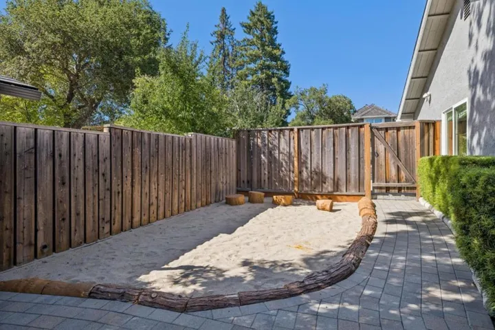 3131 Alameda De Las Pulgas, Menlo Park, California 94025