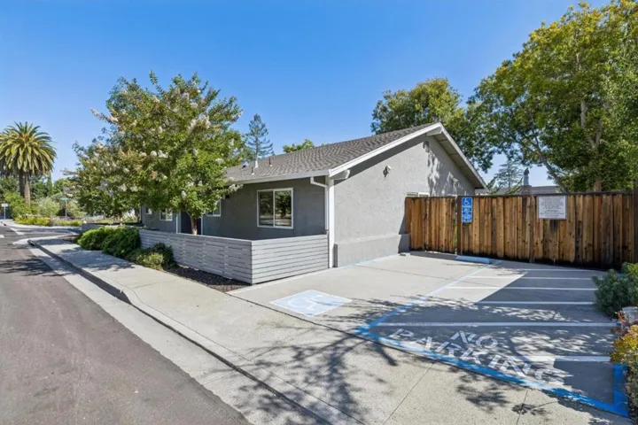 3131 Alameda De Las Pulgas, Menlo Park, California 94025