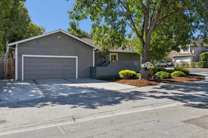 3131 Alameda De Las Pulgas, Menlo Park, California 94025
