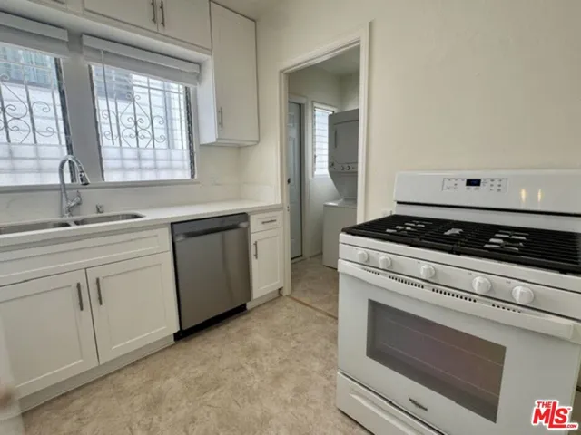 942 Havenhurst Drive, West Hollywood, California 90046