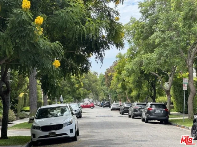 942 Havenhurst Drive, West Hollywood, California 90046