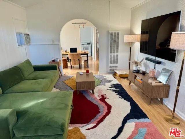942 Havenhurst Drive, West Hollywood, California 90046