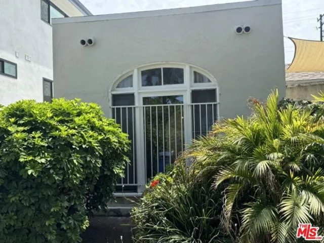 942 Havenhurst Drive, West Hollywood, California 90046