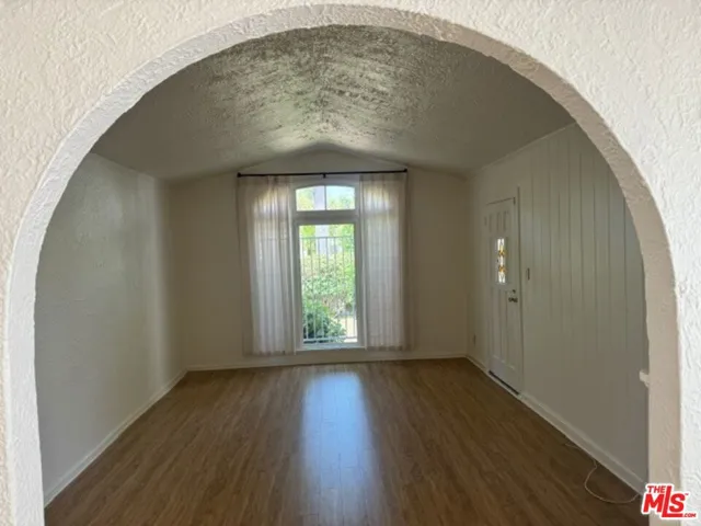 942 Havenhurst Drive, West Hollywood, California 90046