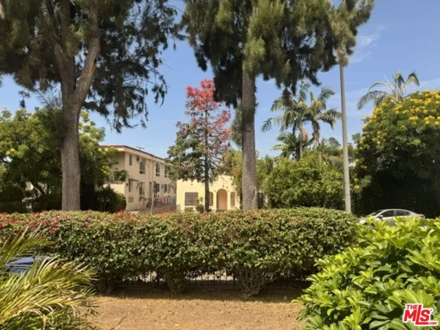 942 Havenhurst Drive, West Hollywood, California 90046