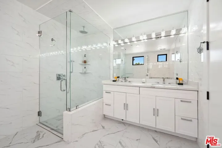 137 N Doheny Drive 1, West Hollywood, California 90048