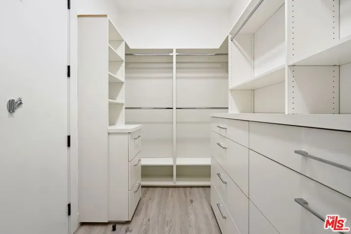 137 N Doheny Drive 1, West Hollywood, California 90048