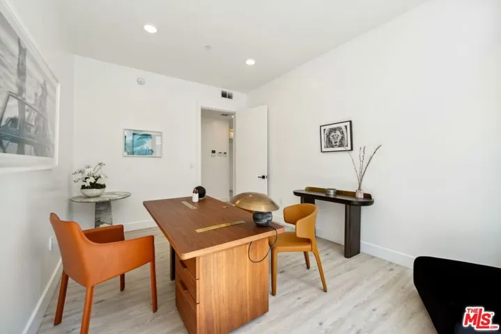 137 N Doheny Drive 1, West Hollywood, California 90048
