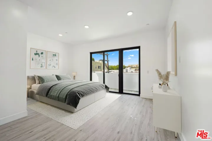 137 N Doheny Drive 1, West Hollywood, California 90048