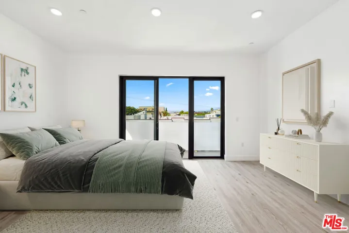 137 N Doheny Drive 1, West Hollywood, California 90048
