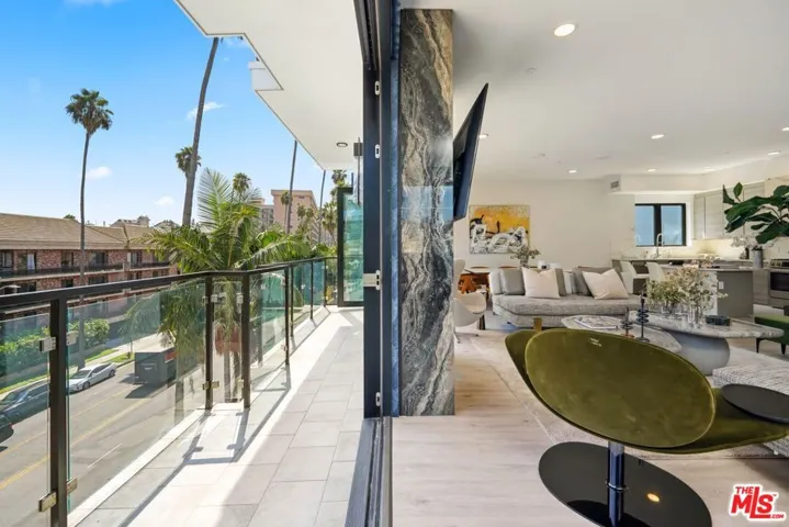 137 N Doheny Drive 1, West Hollywood, California 90048