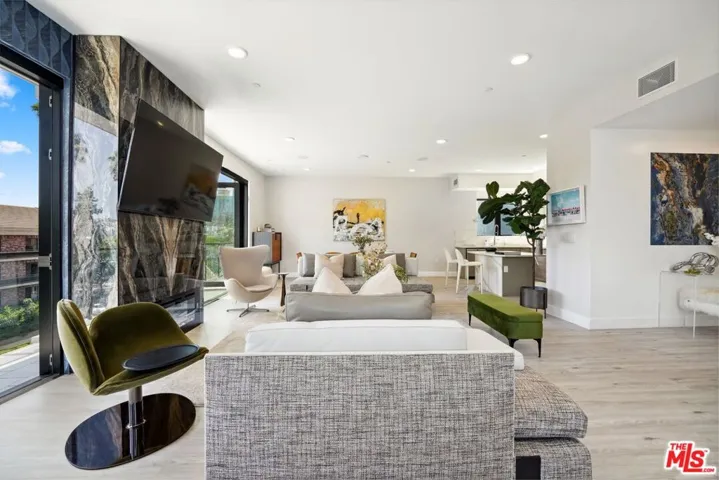 137 N Doheny Drive 1, West Hollywood, California 90048