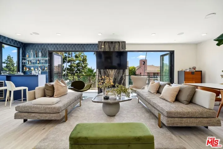 137 N Doheny Drive 1, West Hollywood, California 90048