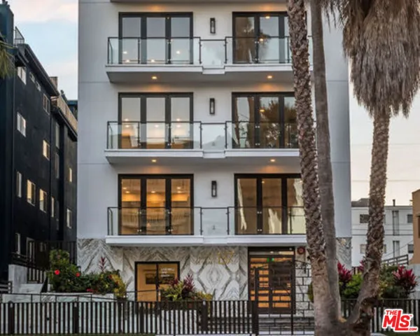137 N Doheny Drive 1, West Hollywood, California 90048