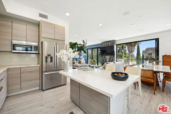 137 N Doheny Drive 1, West Hollywood, California 90048
